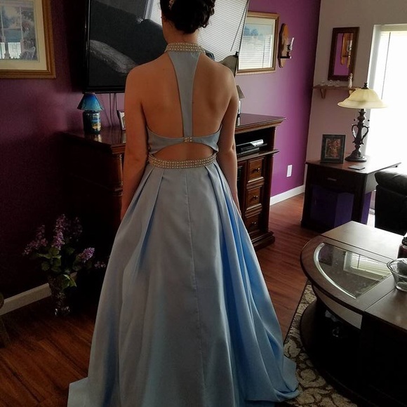 Prom dress - Picture 2 of 4